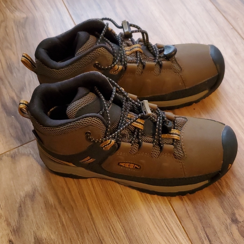 Keen Hiking Boots size 1 little boys